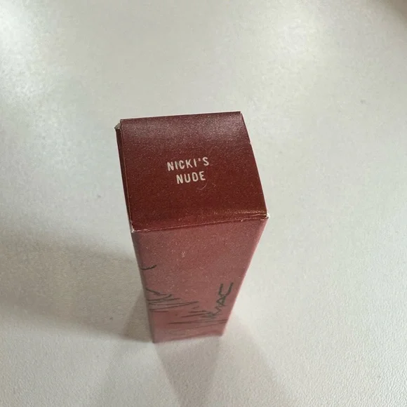 MAC Amplified Creme Lipstick - Picture 3 of 6